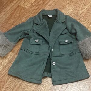 Stylish Green Coat with Faux Fur Cuffs
